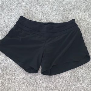 Sz 4 black lululemon shorts